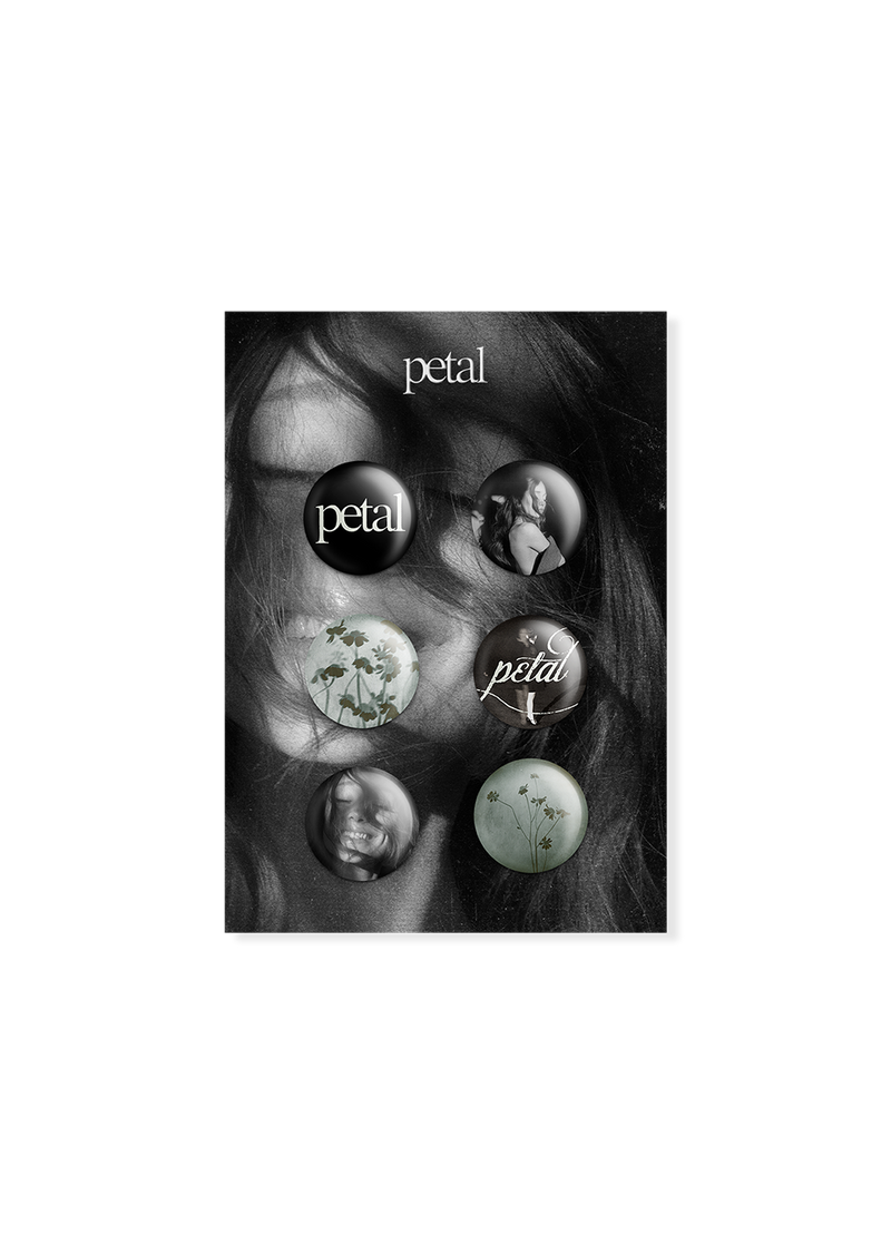Ariana Grande – petal Buttons (Set) - Oh My Cd!